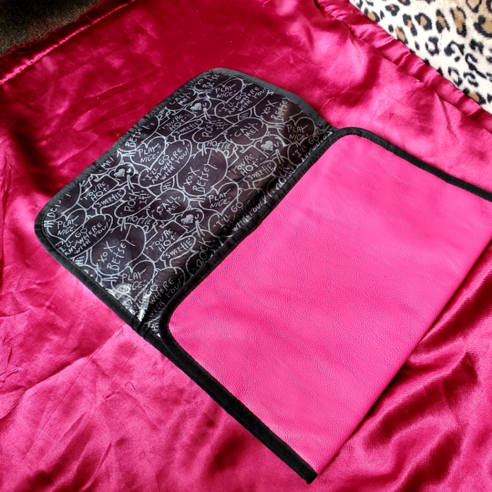 Betsey Johnson travel roll up makeup mat
